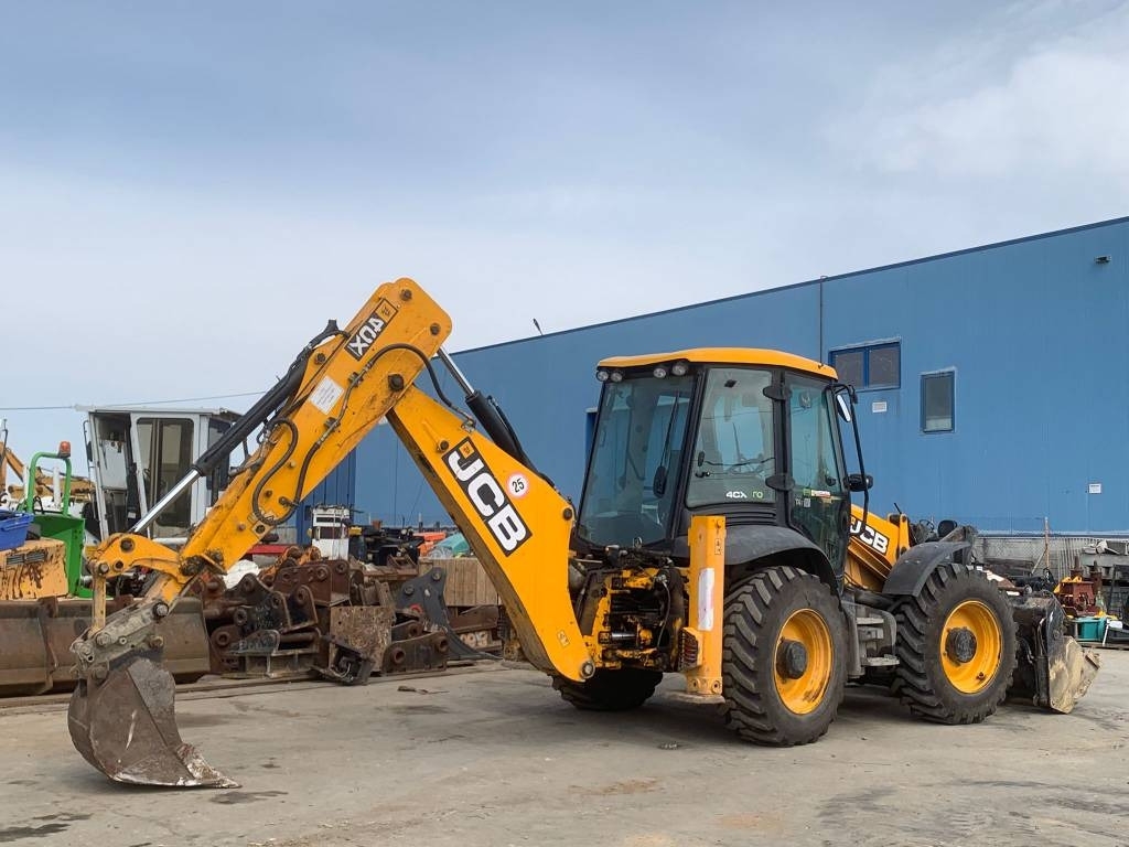 Backhoe loader- Photo 4