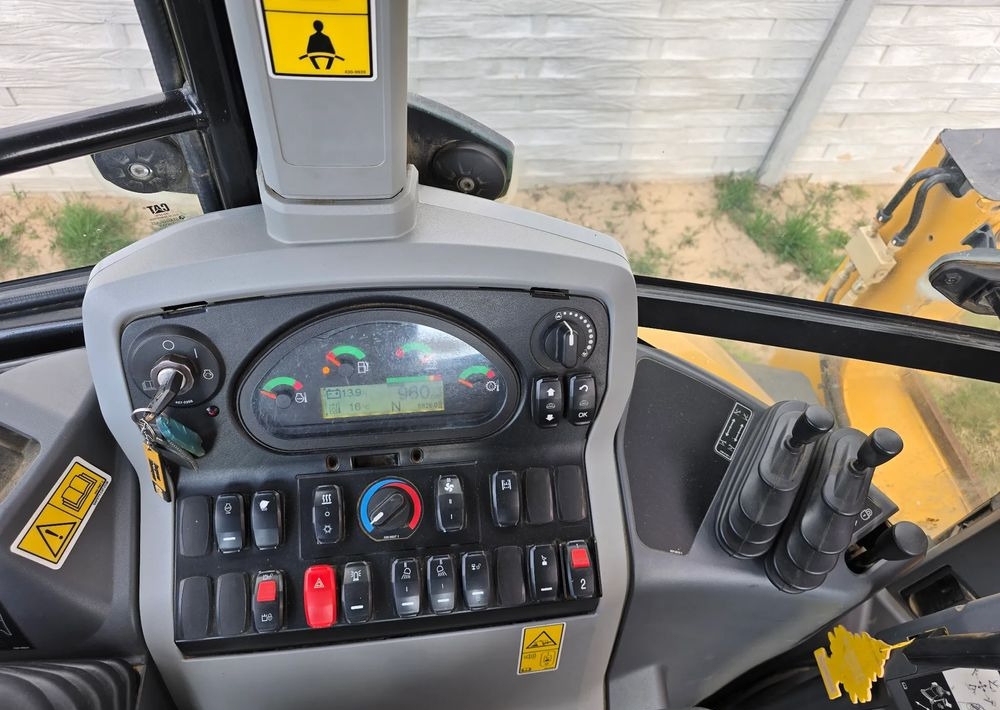 Koparko-ładowarka Caterpillar Caterpillar- Photo 3