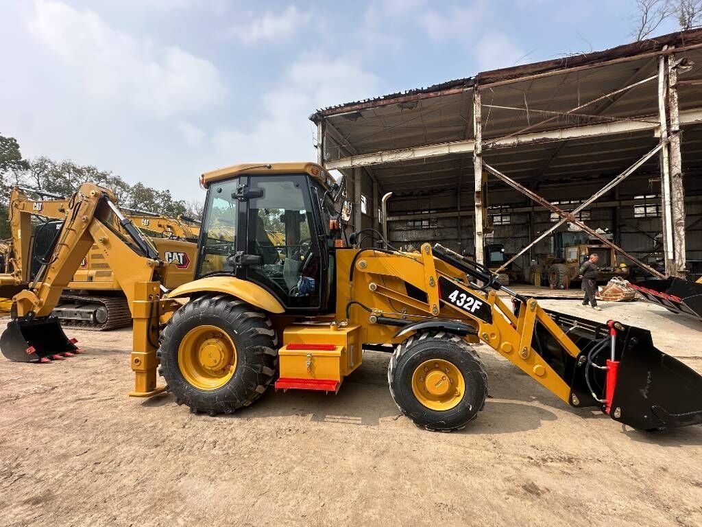 Backhoe loader CAT 420 F 100% Brand new machine CAT 420 F 100% Brand new machine- Photo 2