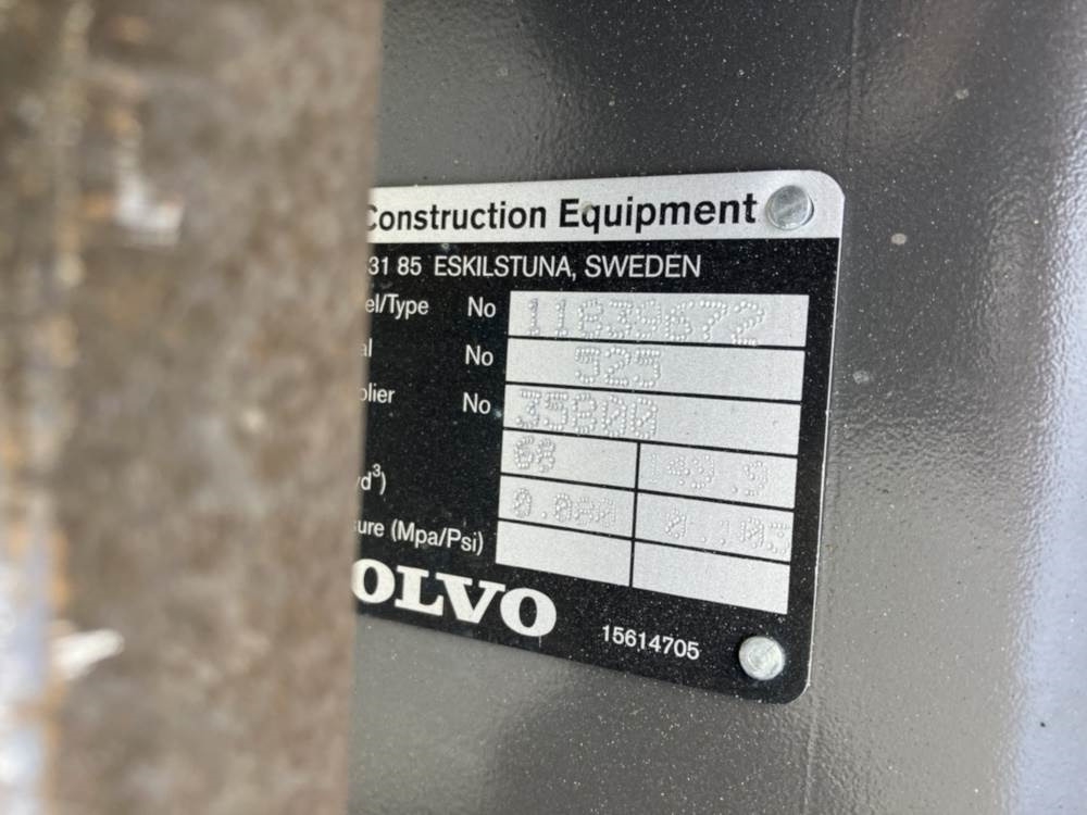 Baggerlader Volvo Tieflöffel mit Zähnen - Festanbau Volvo Tieflöffel mit Zähnen - Festanbau- Photo 3