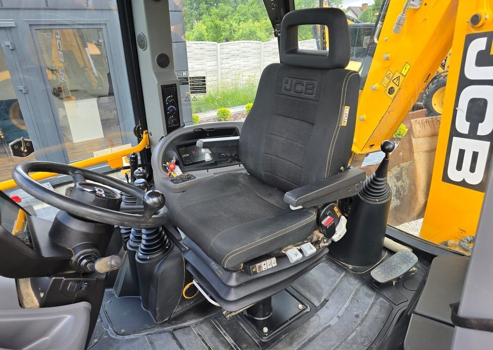 Backhoe loader JCB- Photo 3