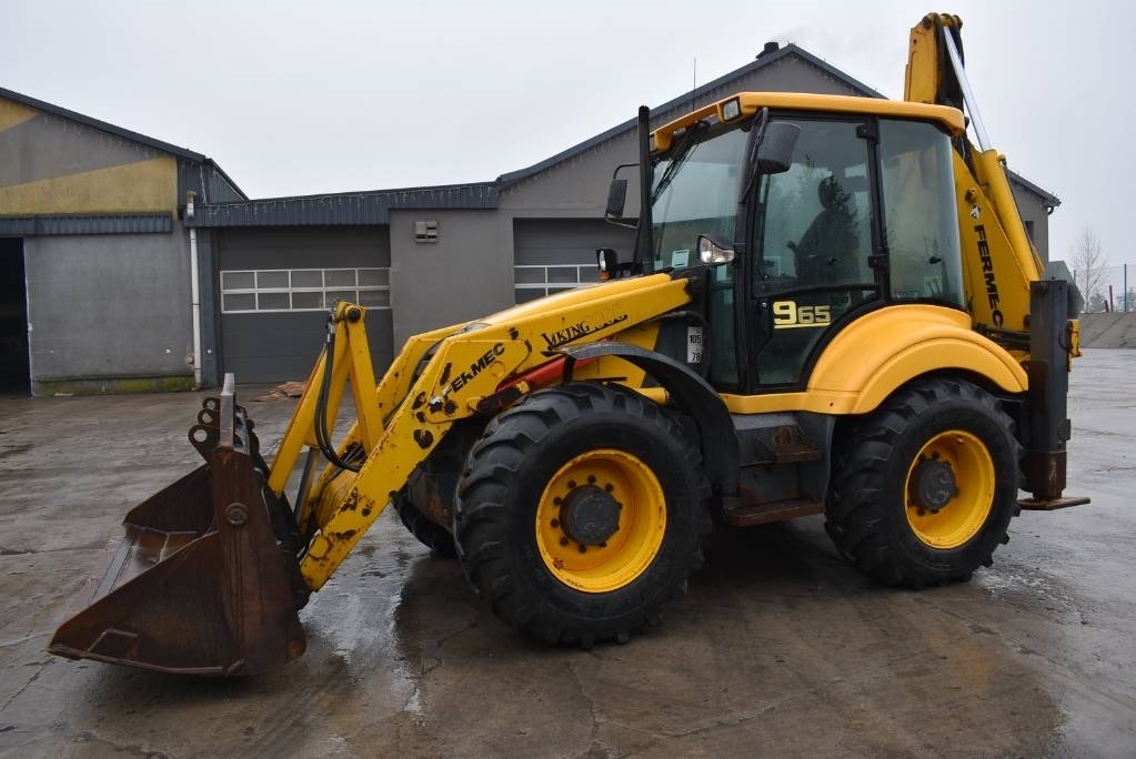 Backhoe loader- Photo 3