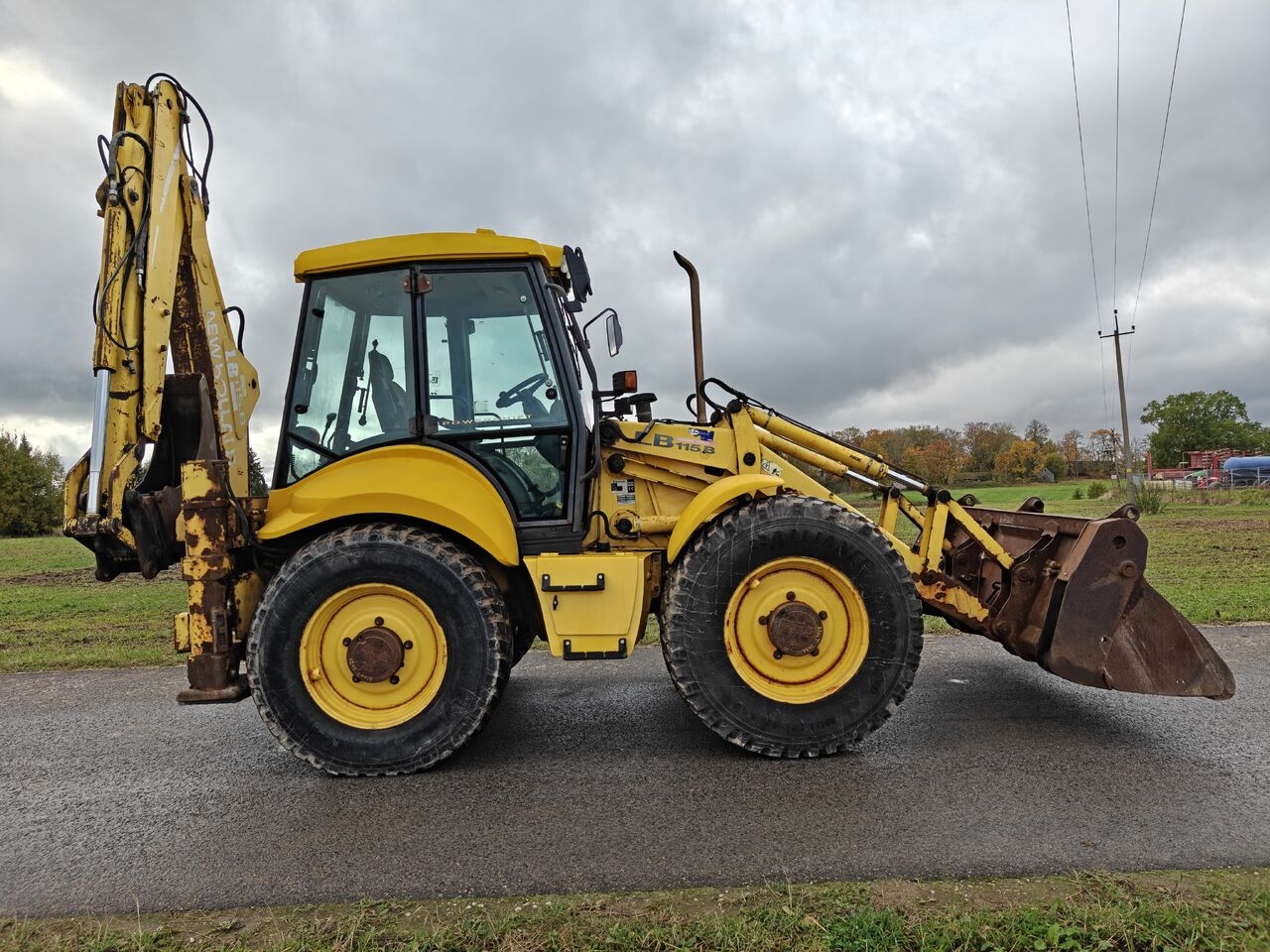 Backhoe loader NEW HOLLAND LB 115B -4PS- Photo 4