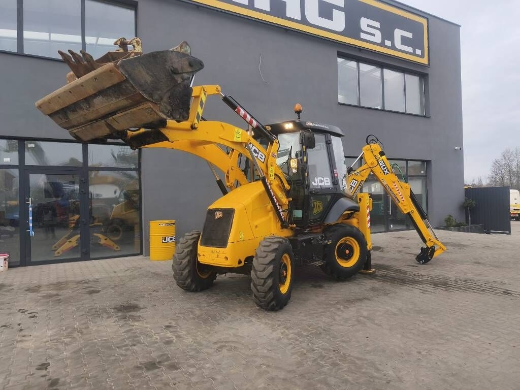 Backhoe loader- Photo 3