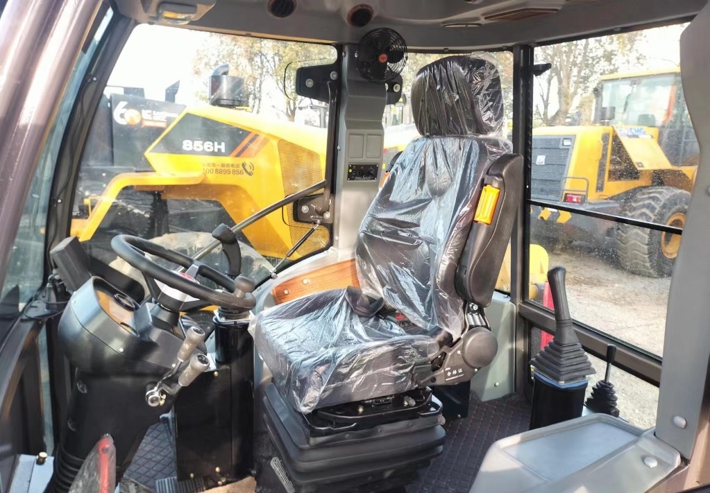 Baggerlader Caterpillar 420F backhoe loader Caterpillar 420F backhoe loader- Photo 4