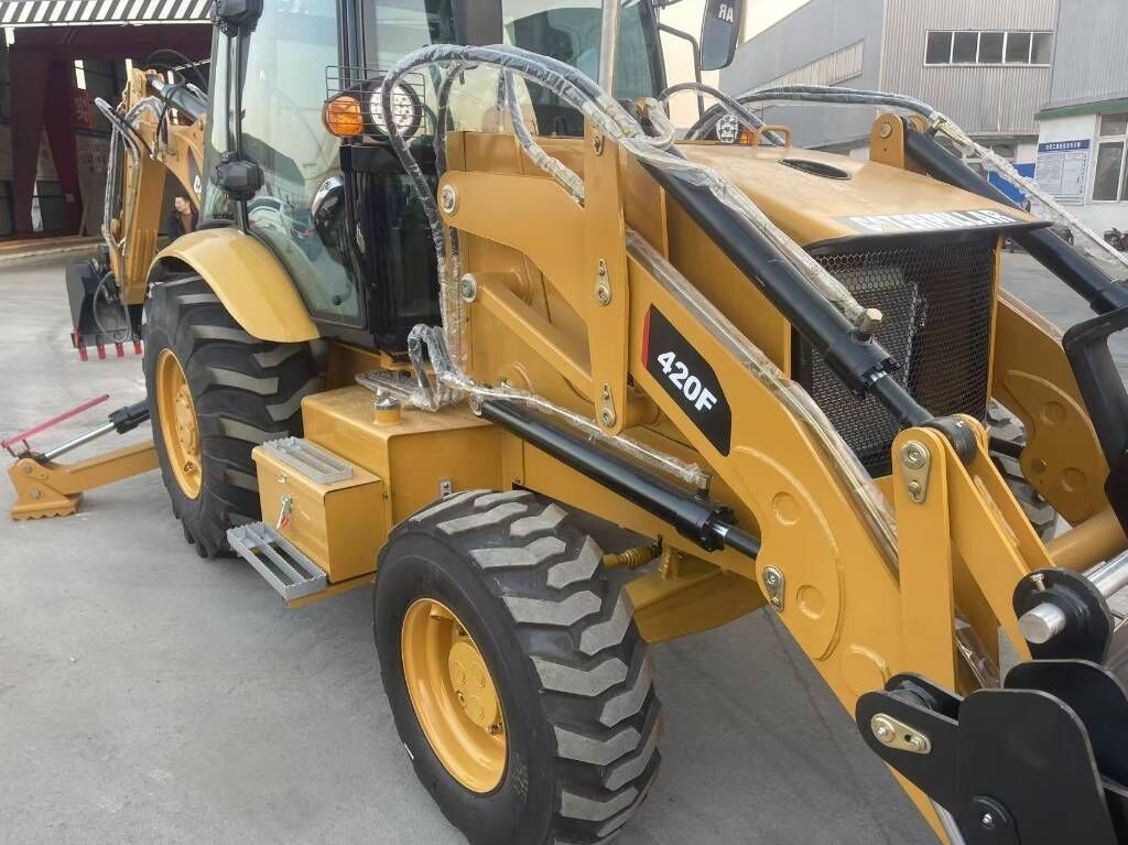 Backhoe loader CAT 420 F- Photo 4