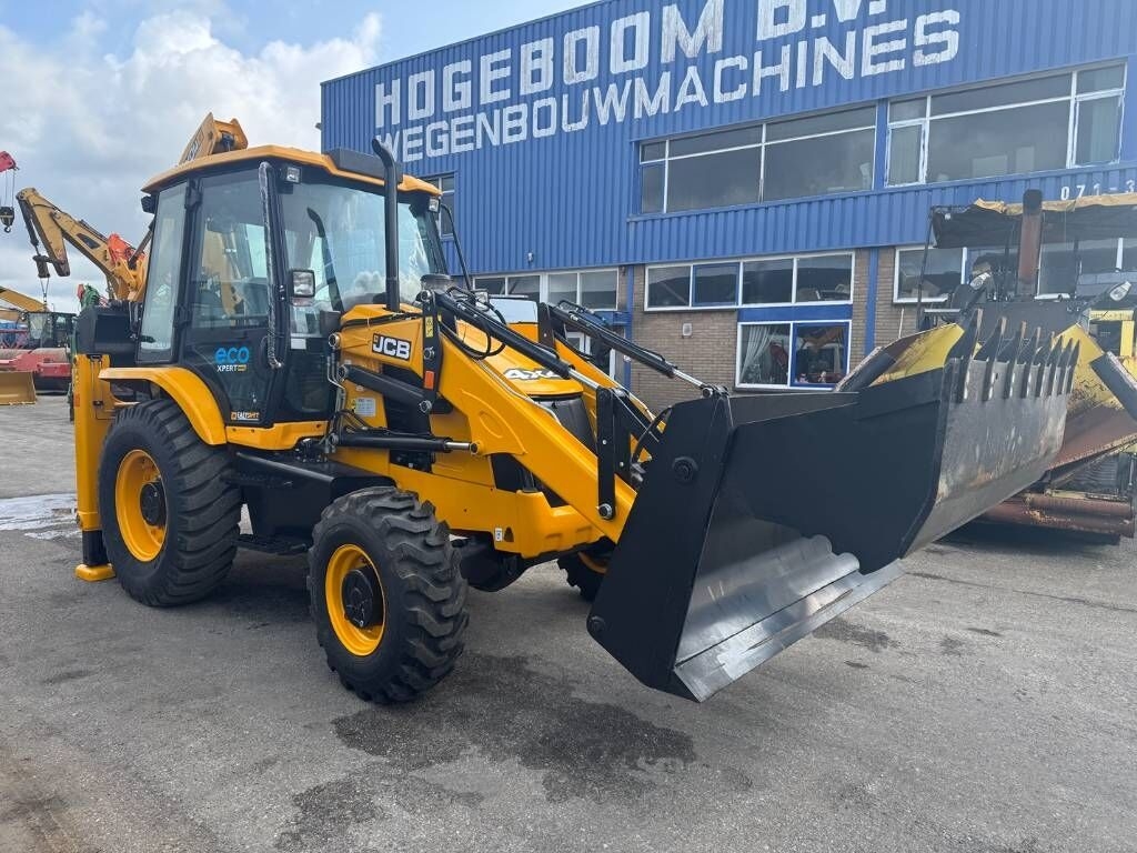 Backhoe loader- Photo 5