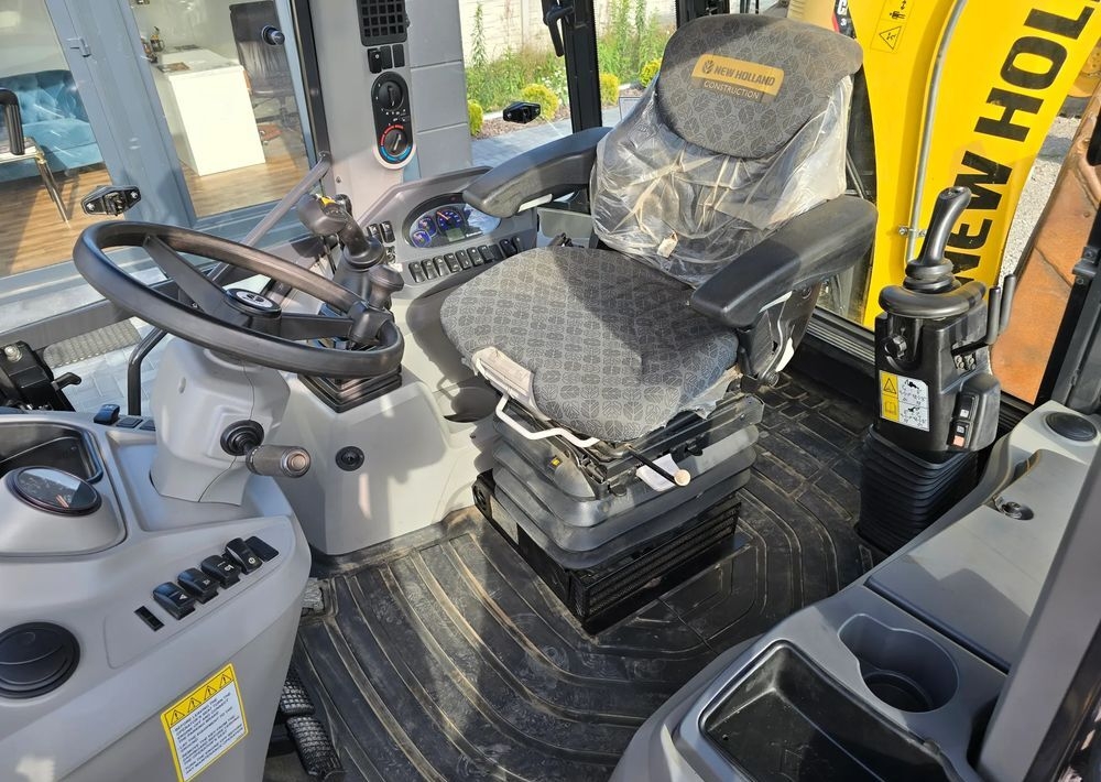 Backhoe loader New Holland- Photo 3
