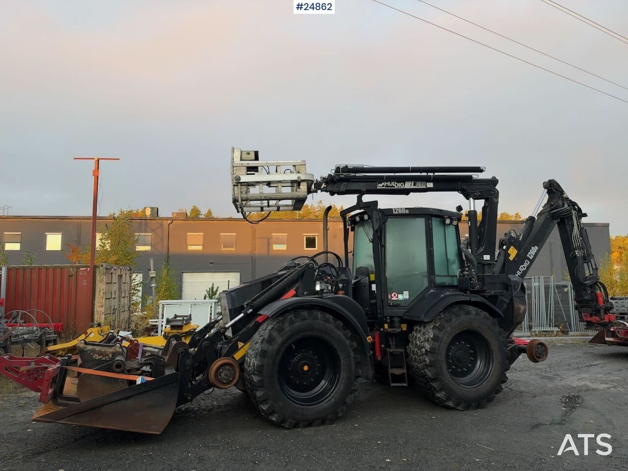 Baggerlader Huddig 1260B Traktorgraver m/ skinnehjul - 3 skuffer, tilt og mannskapskurv- Photo 4
