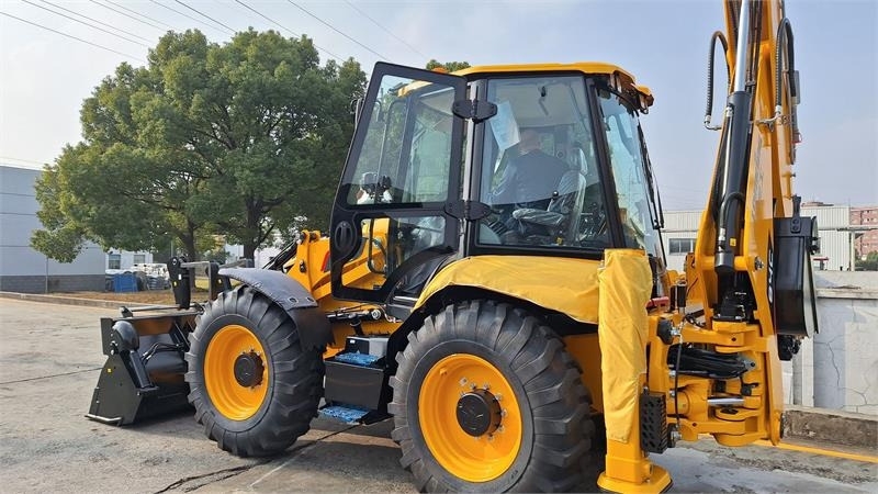 Backhoe loader- Photo 2