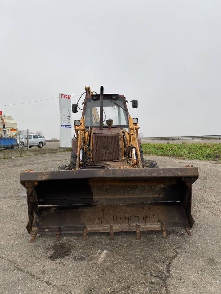 Backhoe loader- Photo 2