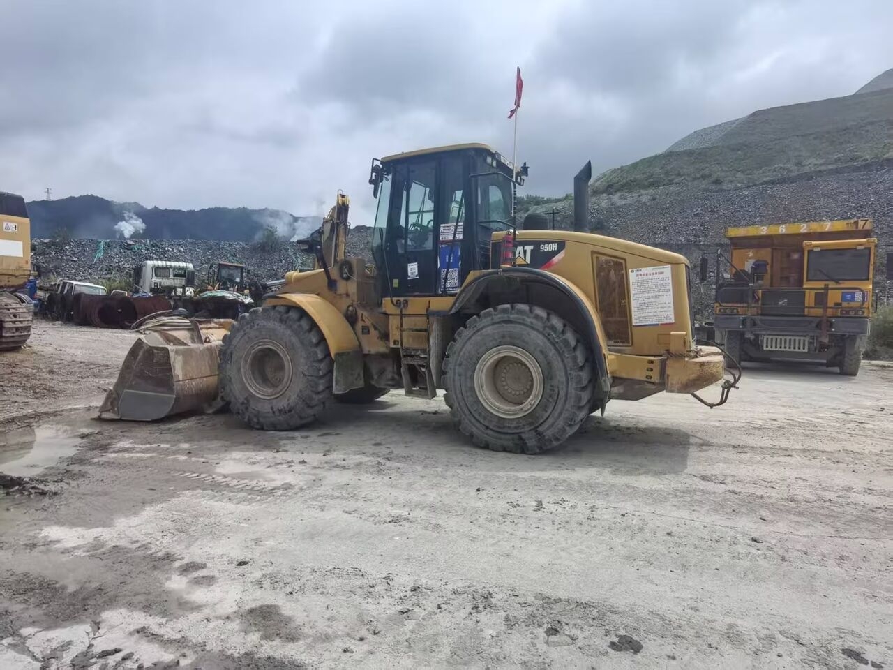 Backhoe loader CATERPILLAR 950H- Photo 2