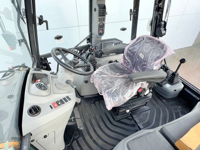 Baggerlader 570SV 4WD - 4/1 Bucket / Telescopic Boom / AC 570SV 4WD - 4/1 Bucket / Telescopic Boom / AC- Photo 5