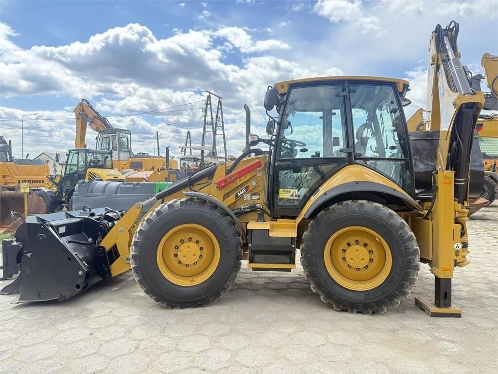 Backhoe loader CAT 444F- Photo 2