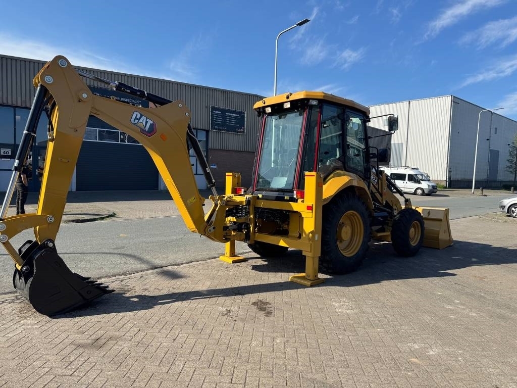 Backhoe loader- Photo 4