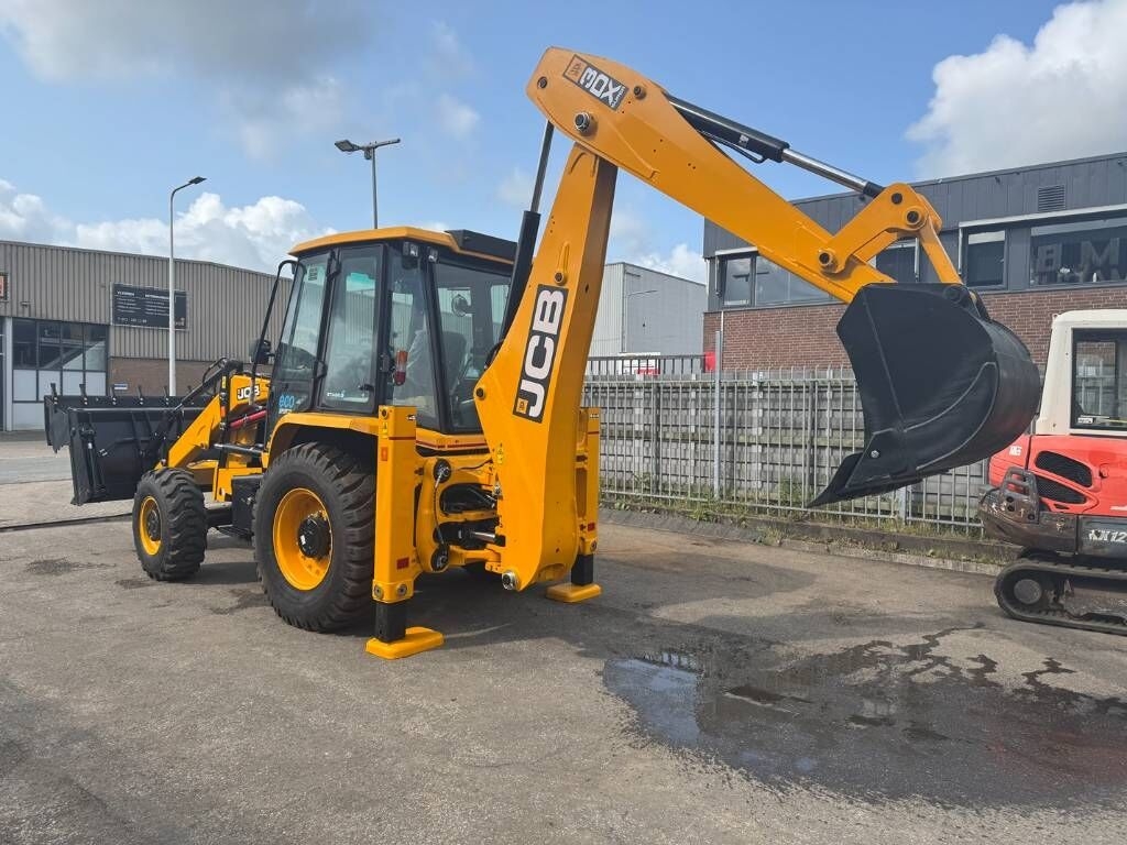 Backhoe loader- Photo 3