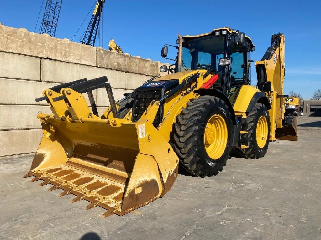 Backhoe loader- Photo 3