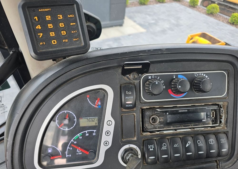Backhoe loader JCB- Photo 4