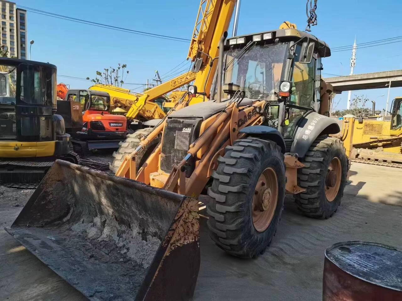 Koparko-ładowarka 695 695- Photo 2