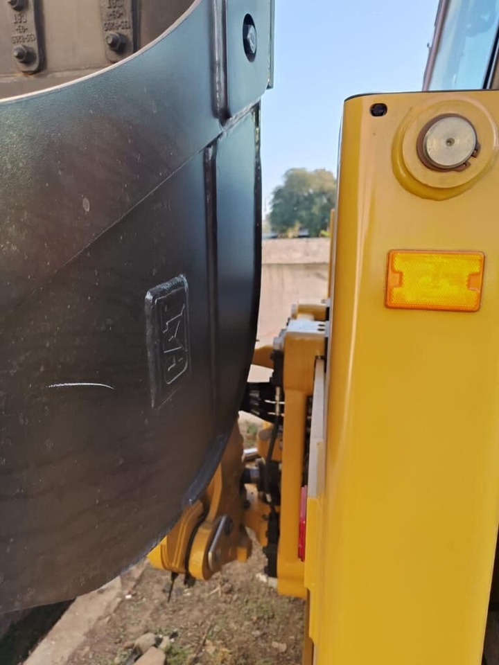 Backhoe loader New Caterpillar 424 backhoe loader New Caterpillar 424 backhoe loader- Photo 5