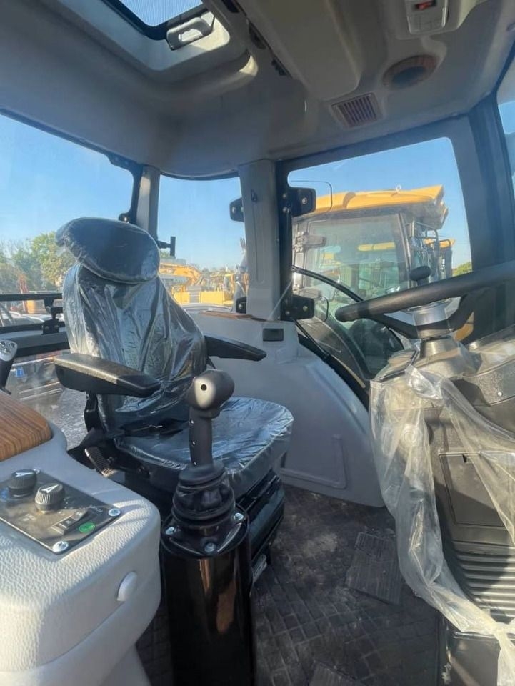 Backhoe loader 420F 420F- Photo 5