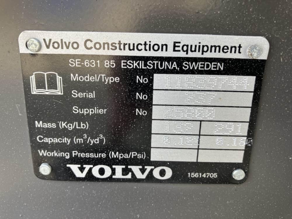 Baggerlader Volvo Tieflöffel mit Zähnen Volvo Tieflöffel mit Zähnen- Photo 3