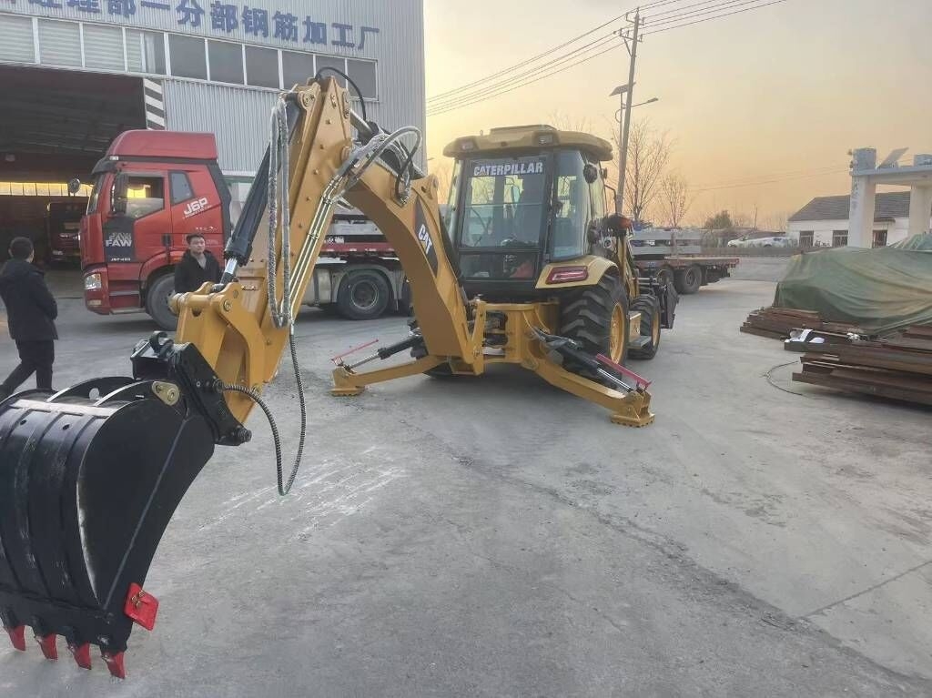 Backhoe loader CAT 420 F- Photo 3