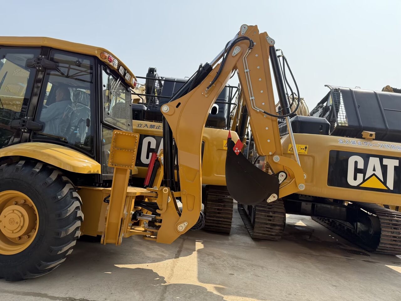 Backhoe loader CATERPILLAR 420- Photo 3