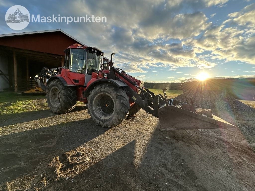 Backhoe loader- Photo 4