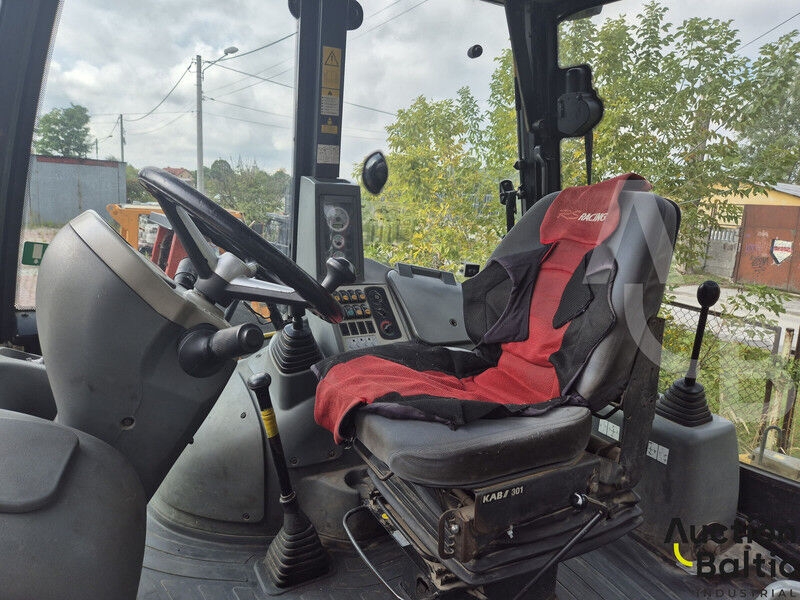 Backhoe loader Komatsu WB93S- Photo 4