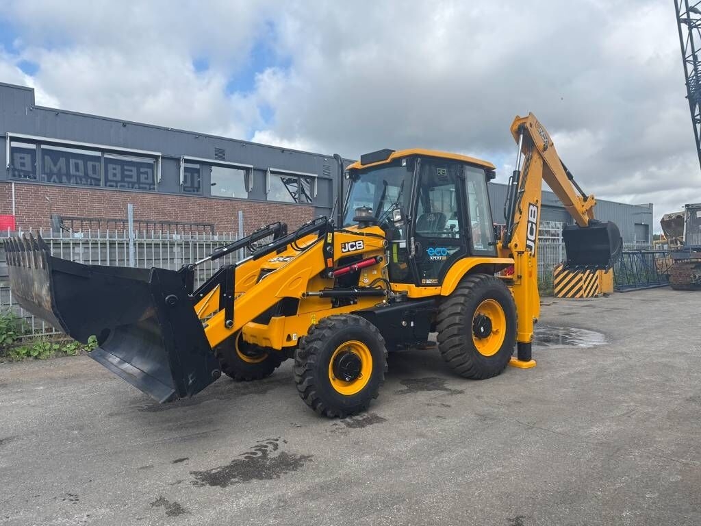 Backhoe loader- Photo 2