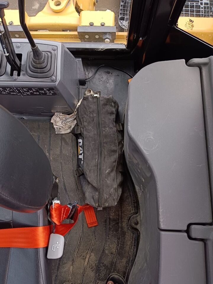 Backhoe loader New Caterpillar 424 backhoe loader- Photo 2
