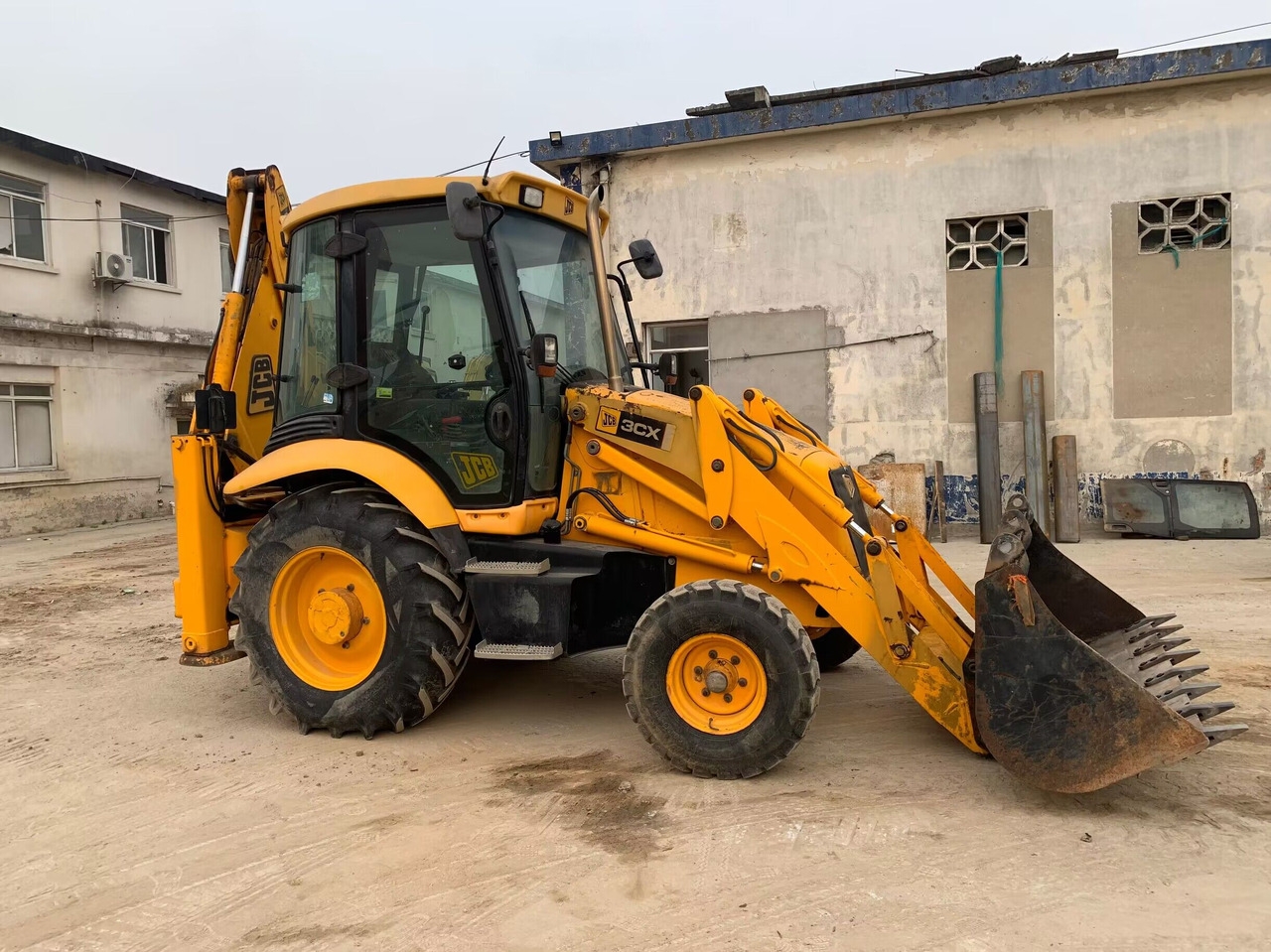 Backhoe loader 3CX Original Condition Used Backhoe Loader with Extendable Boom 3CX Original Condition Used Backhoe Loader with Extendable Boom- Photo 5