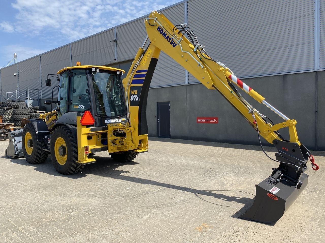 Backhoe loader Komatsu WB97S-8E0- Photo 2