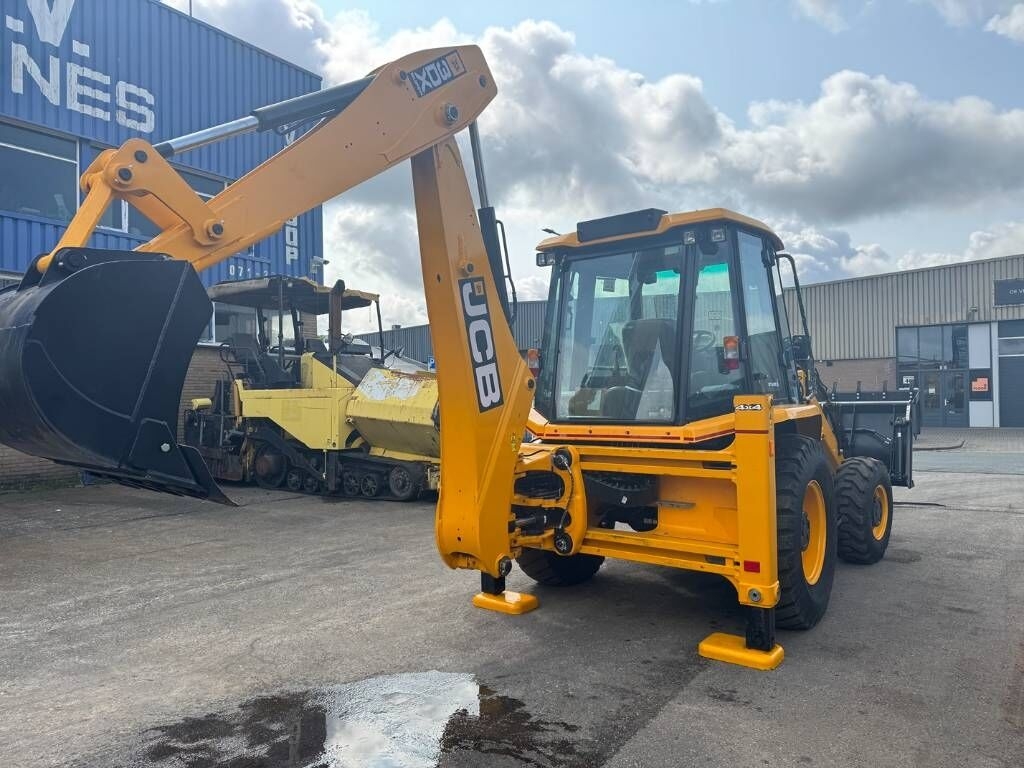 Backhoe loader- Photo 4