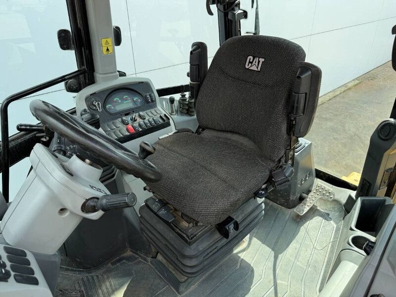 Backhoe loader 427F2 - Telescopic / 6/1 Bucket + Forks + Hammer 427F2 - Telescopic / 6/1 Bucket + Forks + Hammer- Photo 5