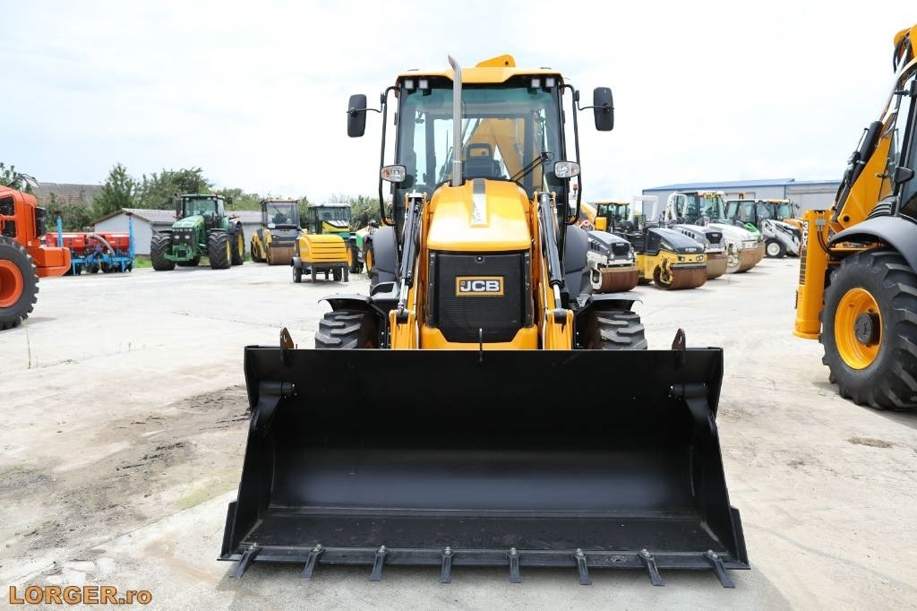 Backhoe loader- Photo 2