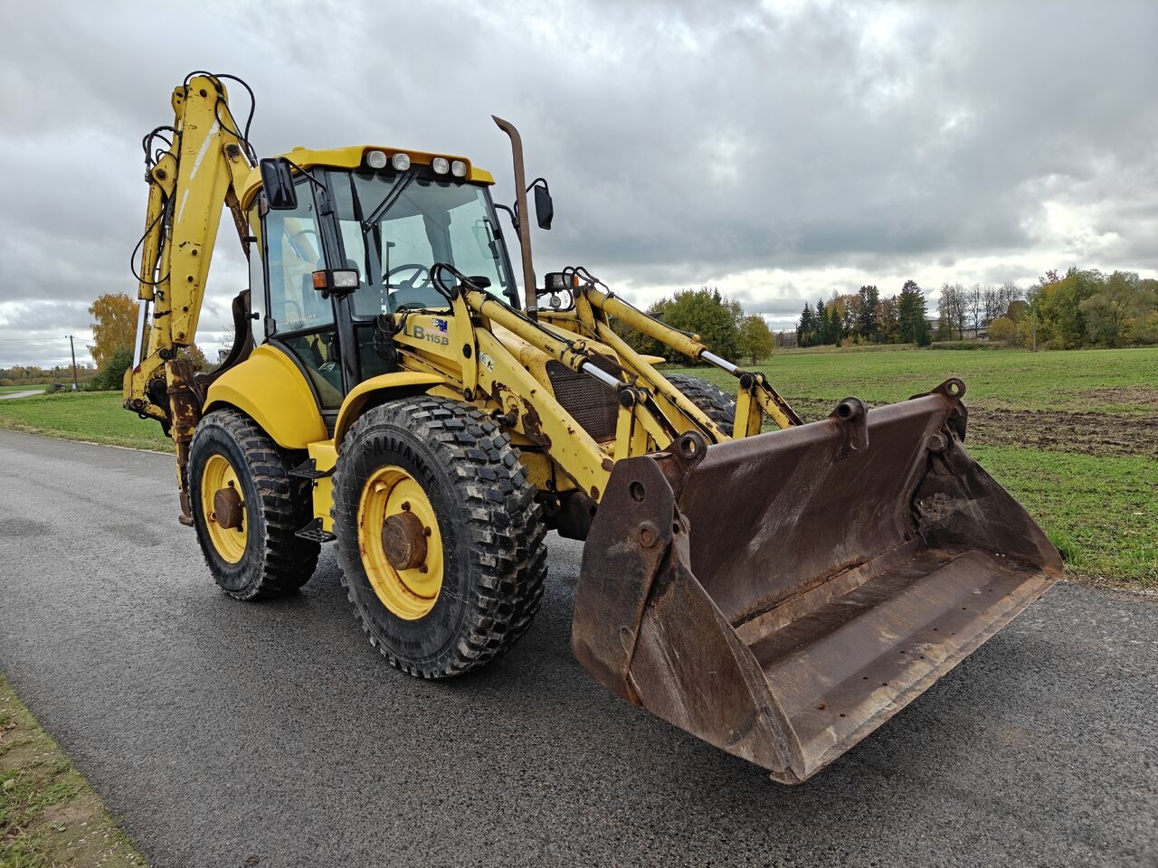 Backhoe loader NEW HOLLAND LB 115B -4PS- Photo 2