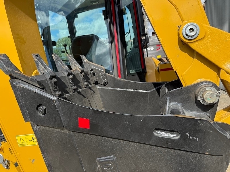 Backhoe loader- Photo 5
