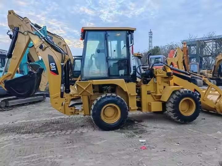 Backhoe loader- Photo 2