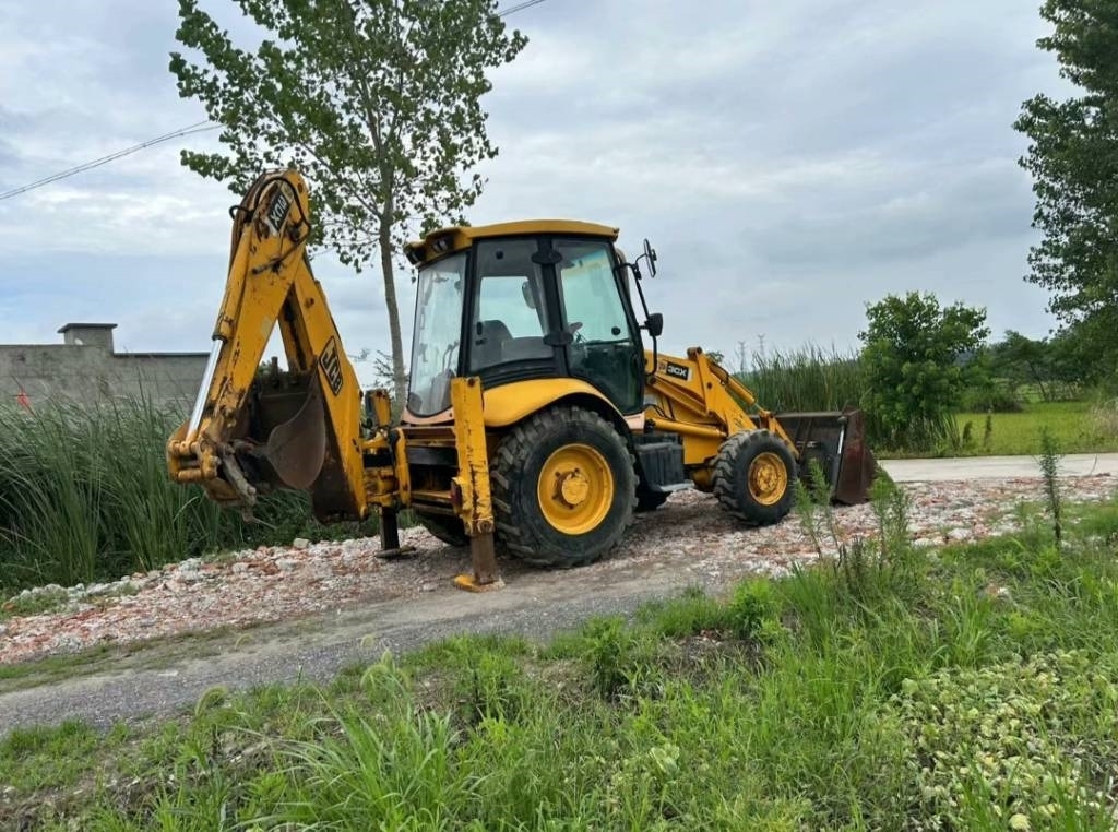 Backhoe loader- Photo 5