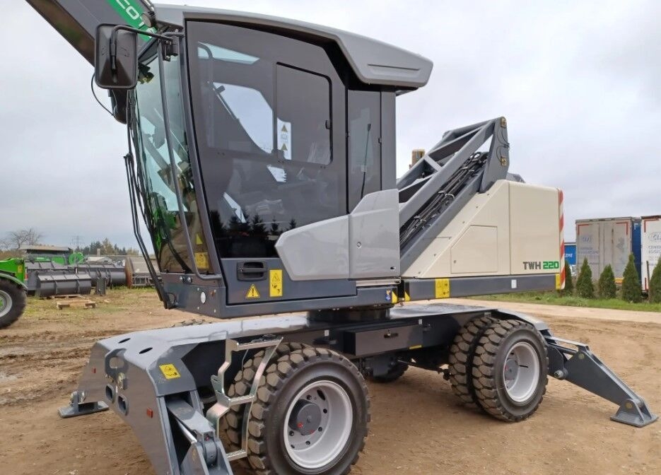 Koparko-ładowarka TWH 220 backhoe loader TWH 220 backhoe loader- Photo 2