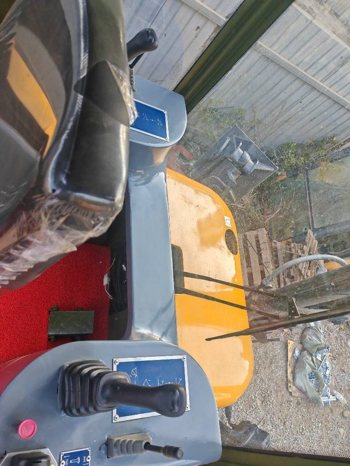 Backhoe loader- Photo 2