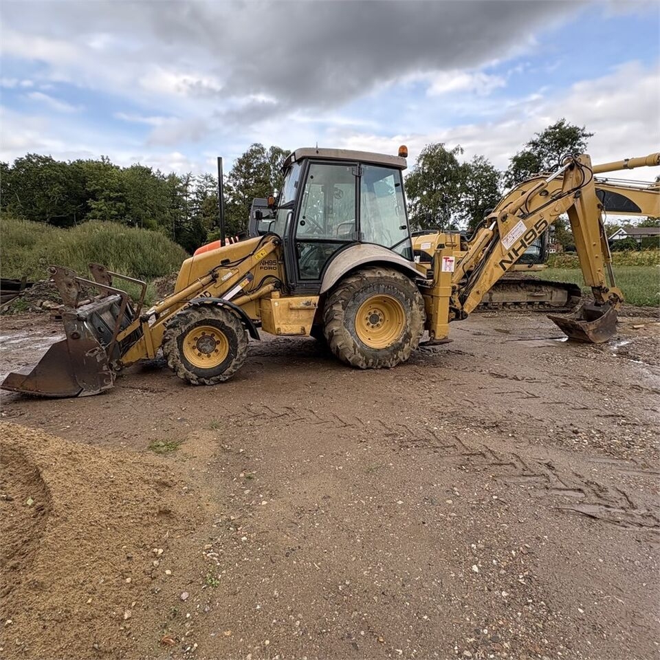 Baggerlader New Holland NH95- Photo 5