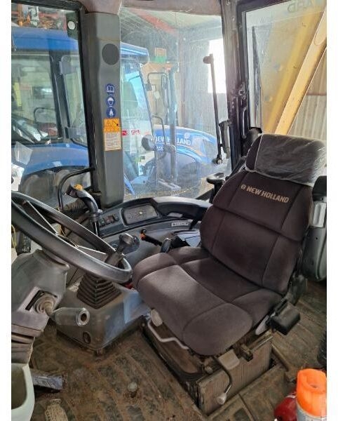 Backhoe loader NEW HOLLAND LB95- Photo 3