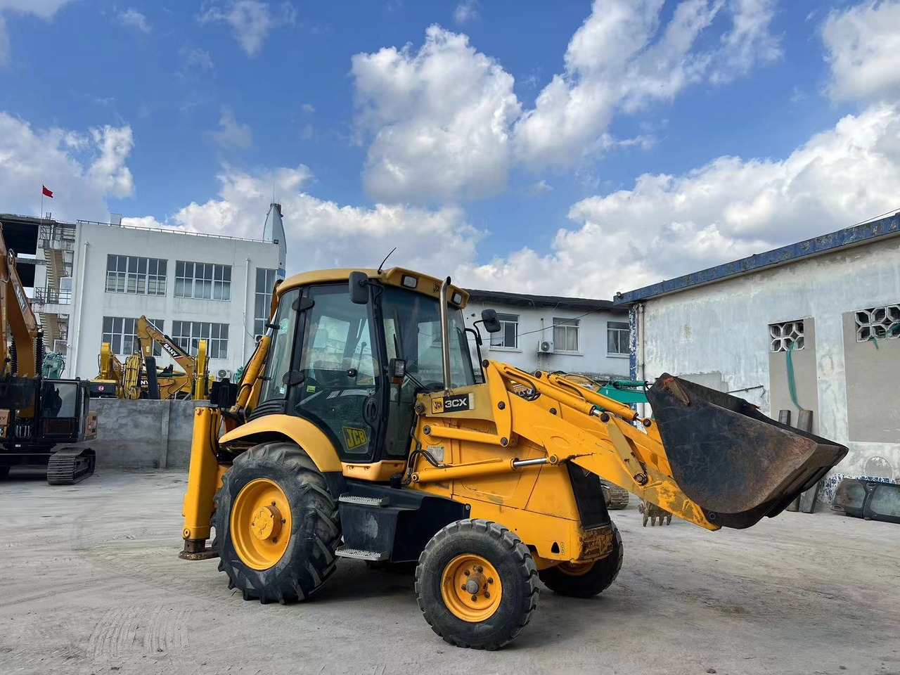 Backhoe loader 3CX Original Condition Used Backhoe Loader with Extendable Boom 3CX Original Condition Used Backhoe Loader with Extendable Boom- Photo 4