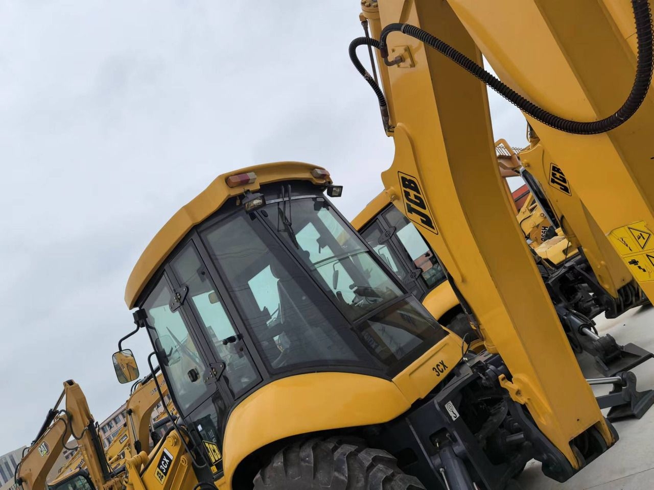 Baggerlader JCB 3CX backhoe loader TLB versatile machine multiple attachment options [ Copy ]- Photo 4