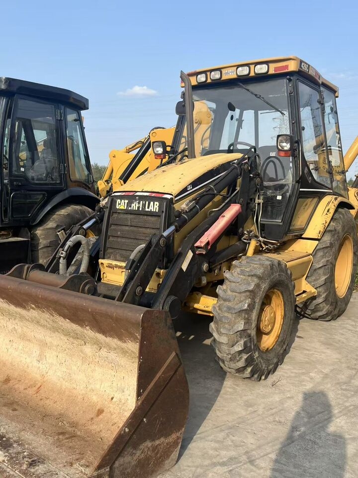 Koparko-ładowarka CATERPILLAR 426C- Photo 2