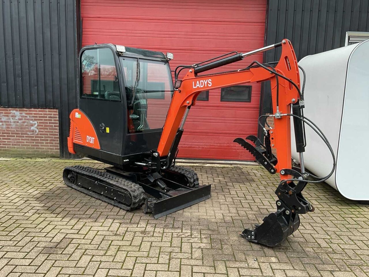 Baggerlader 2025 LADYS DY30T KUBOTA ENGINE- Photo 2