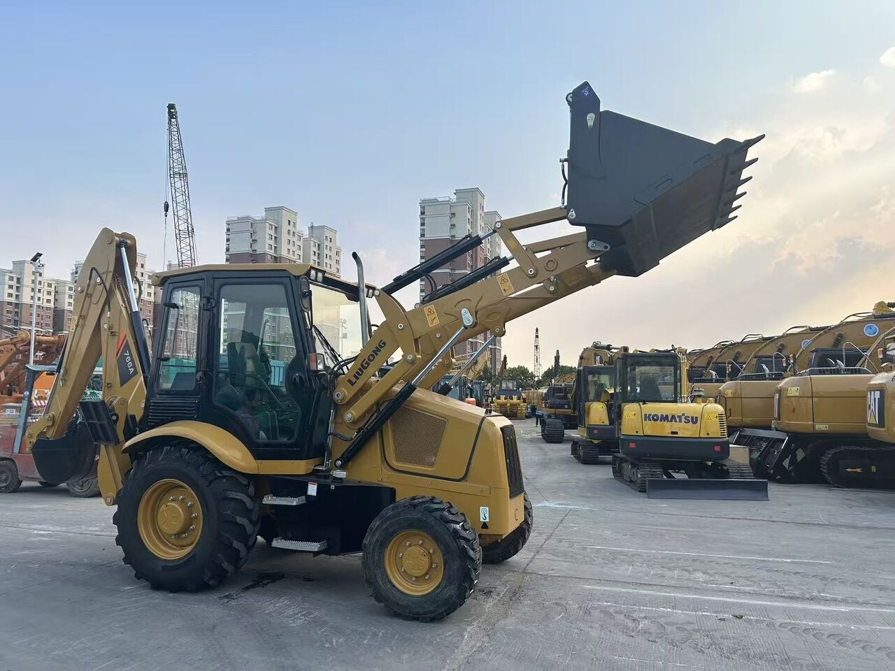 Backhoe loader LIUGONG 766A- Photo 4